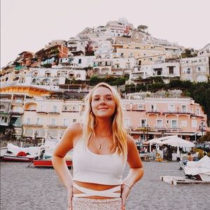 Meet your Posher, Ava